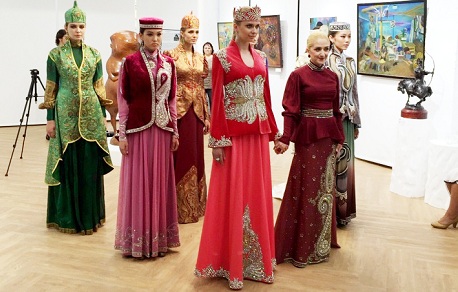 Азербайджанские платья на открытии этнофестиваля в России (ФОТО) 